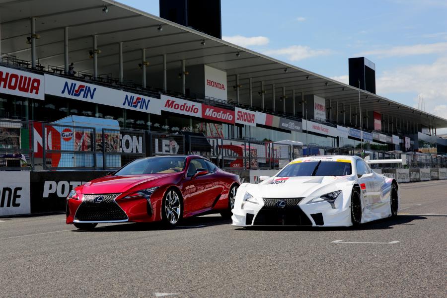  Lexus LC500 2016 года  (EU) (фото 17 из 20)